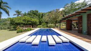 Read more about the article Build an Inground Pool in Your Backyard: The Ultimate Guide